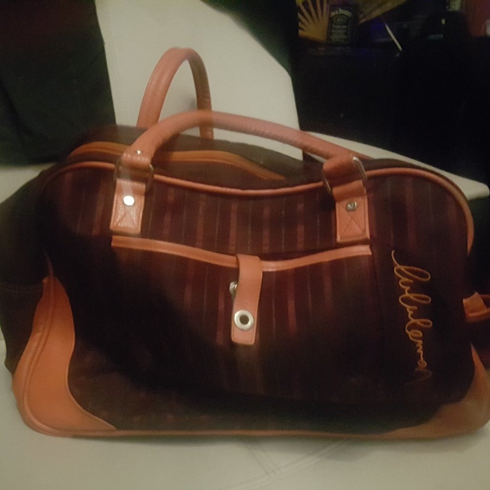 Lululemon on the move bag